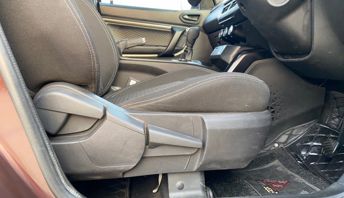 2021 Renault Kiger RXZ AMT DUAL TONE, Petrol, Automatic, 34,991 km, Driver Side Adjustment Panel