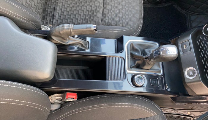 2021 Renault Kiger RXZ AMT DUAL TONE, Petrol, Automatic, 34,991 km, Gear Lever