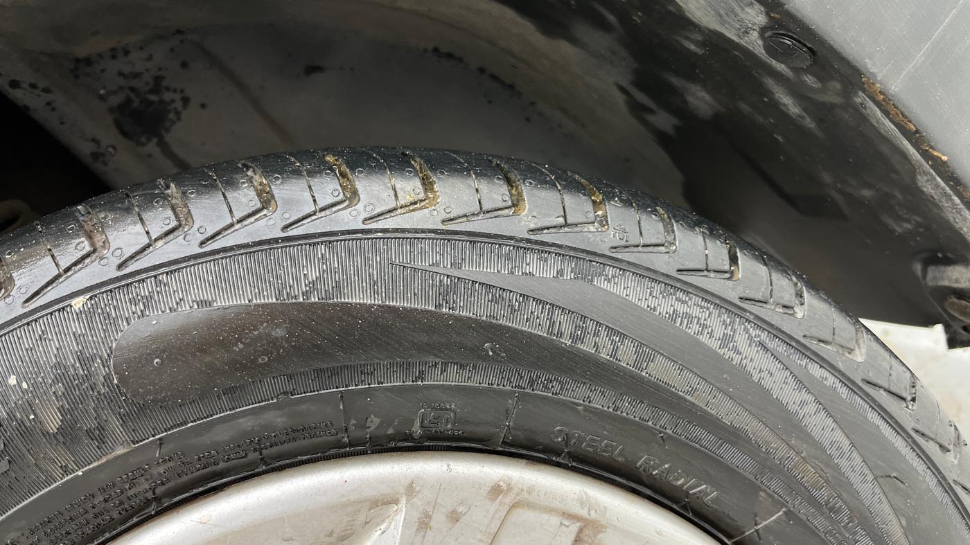 2017 Renault Kwid RXT 1.0 AMT, Petrol, Automatic, 67,692 km, Right Front Tyre Tread