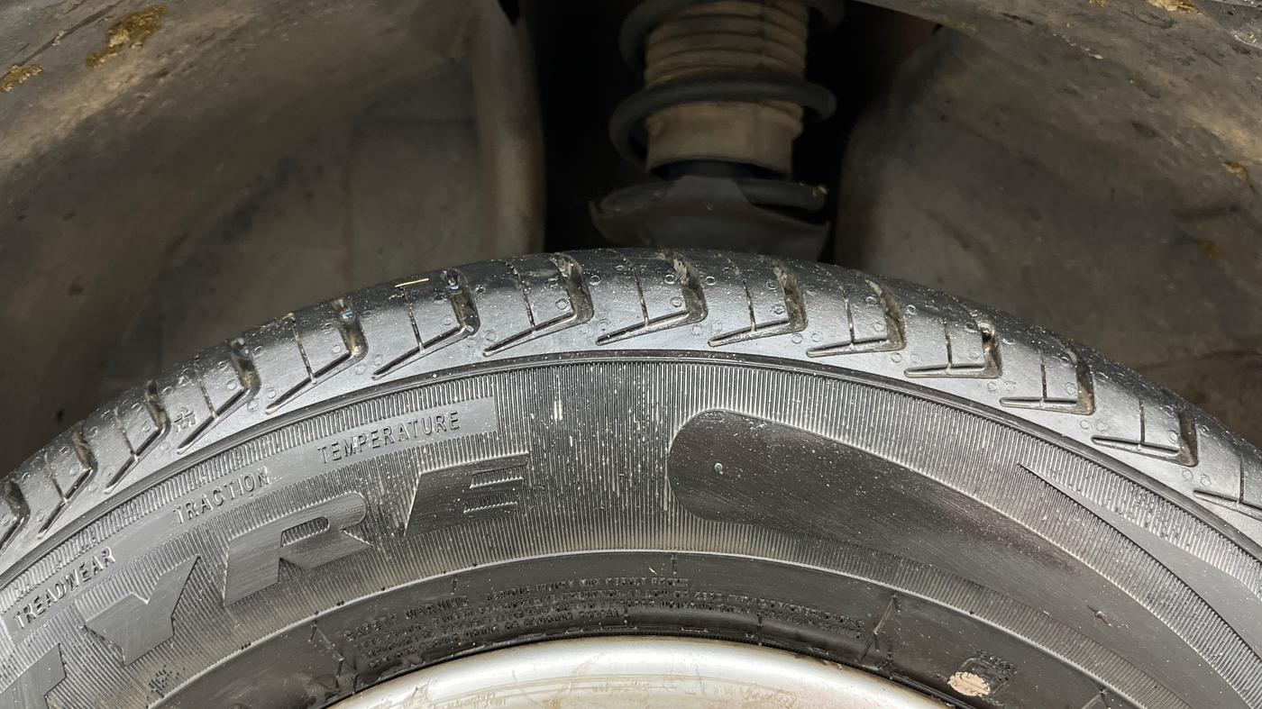 2017 Renault Kwid RXT 1.0 AMT, Petrol, Automatic, 67,692 km, Left Front Tyre Tread
