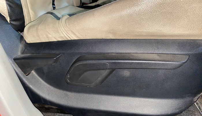 2017 Mahindra Kuv100 K6 6 STR, Petrol, Manual, 27,723 km, Driver Side Adjustment Panel