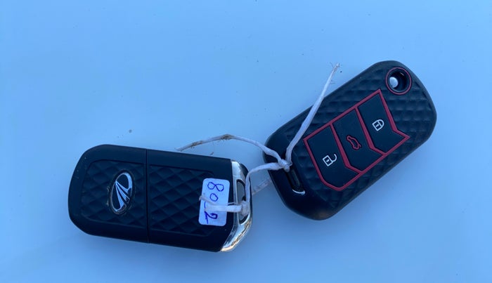 2022 Mahindra XUV300 W8 (O) 1.2 PETROL AMT, Petrol, Automatic, 36,068 km, Key Close Up