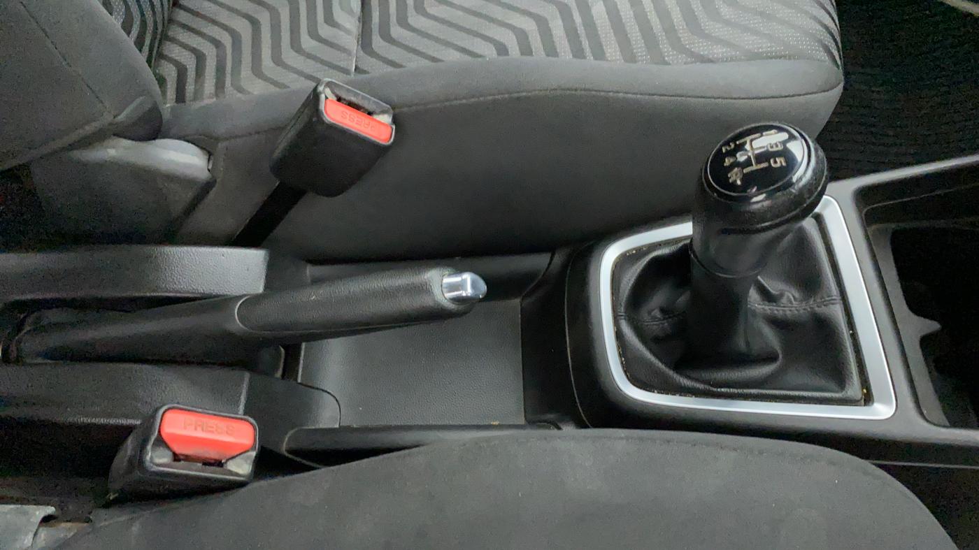 2018 Maruti Swift VXI D, Petrol, Manual, 56,409 km, Gear Lever