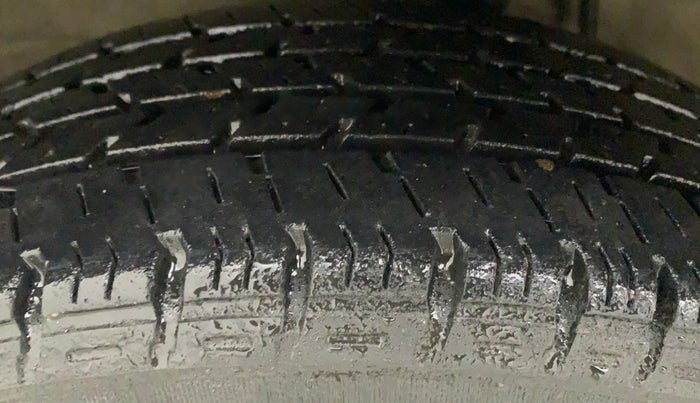 2016 Maruti Alto K10 LXI, Petrol, Manual, 38,428 km, Left Front Tyre Tread
