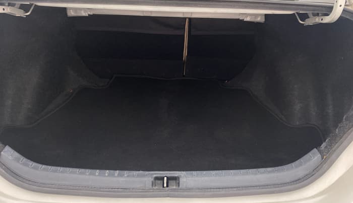 2015 Toyota Corolla Altis G PETROL, Petrol, Manual, 40,659 km, Boot Inside