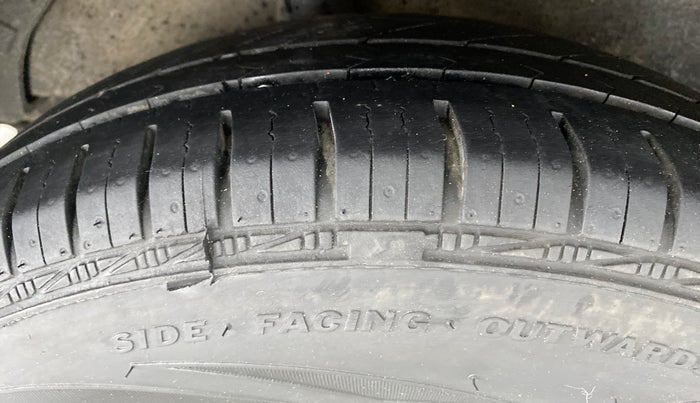 2013 Maruti Ritz VXI BS IV, Petrol, Manual, 56,890 km, Right Rear Tyre Tread