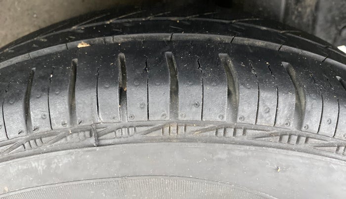 2013 Maruti Ritz VXI BS IV, Petrol, Manual, 56,890 km, Left Rear Tyre Tread