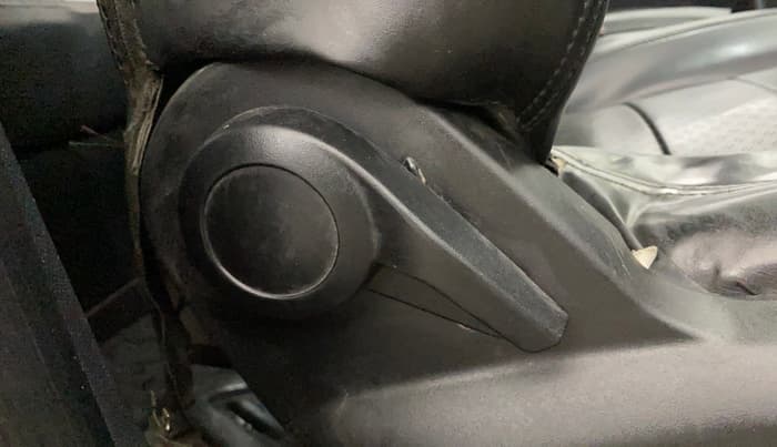 2023 Tata PUNCH PURE MT, CNG, Manual, 34,553 km, Driver Side Adjustment Panel