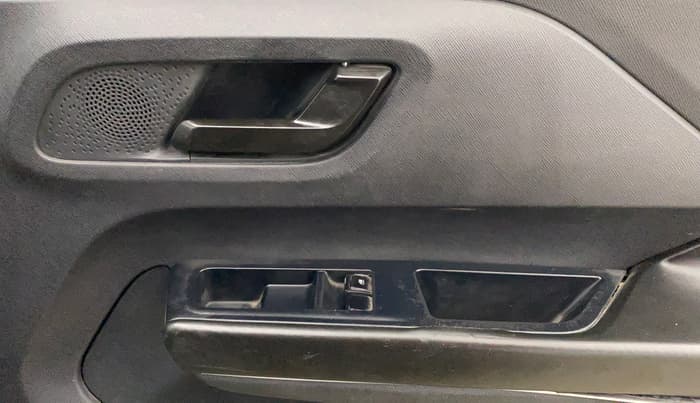 2023 Tata PUNCH PURE MT, CNG, Manual, 34,553 km, Driver Side Door Panels Control
