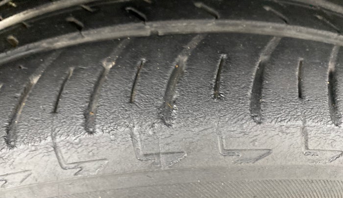 2018 Ford Ecosport TITANIUM 1.5L SPORTS(SUNROOF) DIESEL, Diesel, Manual, 70,330 km, Right Rear Tyre Tread