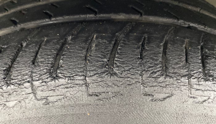 2018 Ford Ecosport TITANIUM 1.5L SPORTS(SUNROOF) DIESEL, Diesel, Manual, 70,330 km, Left Front Tyre Tread