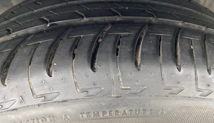 2018 Ford Ecosport TITANIUM 1.5L SPORTS(SUNROOF) DIESEL, Diesel, Manual, 70,330 km, Right Front Tyre Tread