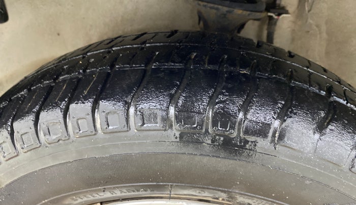 2017 Maruti Alto 800 LXI, Petrol, Manual, 31,028 km, Left Front Tyre Tread