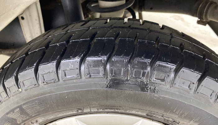 2017 Maruti Alto 800 LXI, Petrol, Manual, 31,028 km, Left Rear Tyre Tread