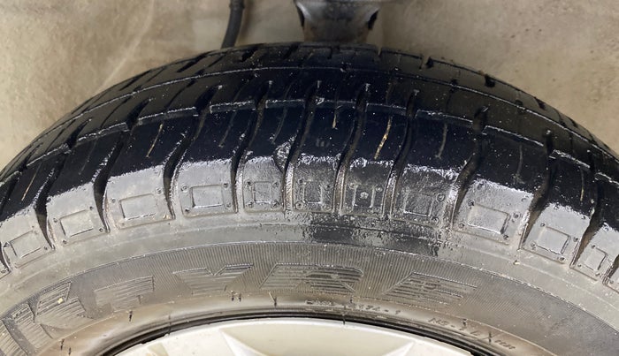 2017 Maruti Alto 800 LXI, Petrol, Manual, 31,028 km, Right Front Tyre Tread