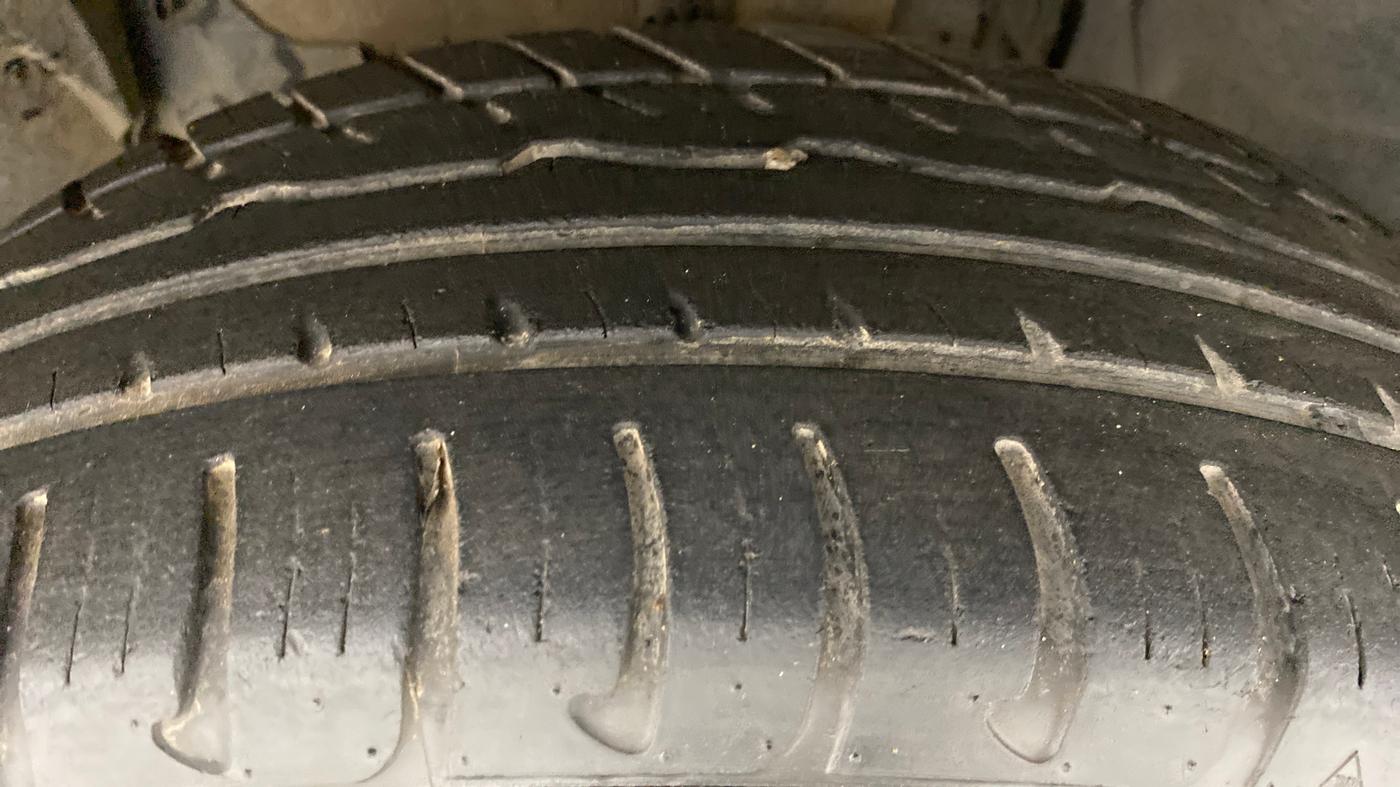 2017 Renault Duster RXS CVT 106 PS, Petrol, Automatic, 22,921 km, Left Front Tyre Tread