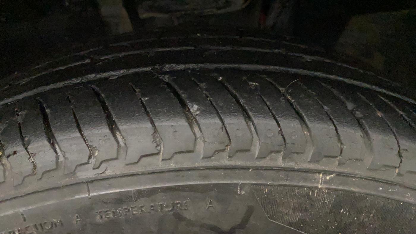 2024 Nissan MAGNITE XL, Petrol, Manual, 27,325 km, Left Front Tyre Tread