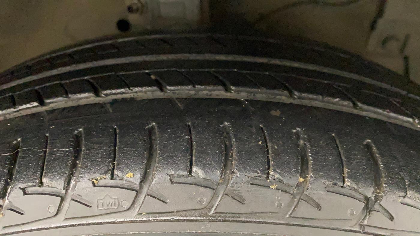 2014 Maruti Ertiga ZDI, Diesel, Manual, 70,327 km, Right Front Tyre Tread