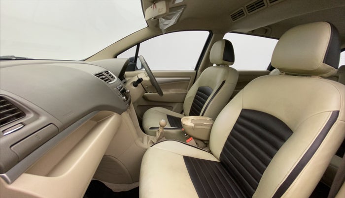 2014 Maruti Ertiga ZDI, Diesel, Manual, 70,327 km, Right Side Front Door Cabin