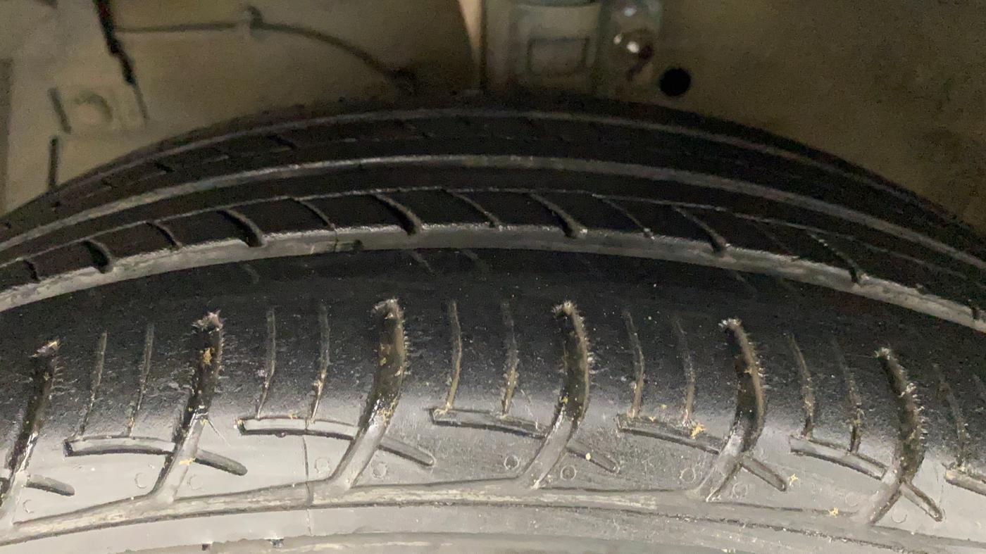 2014 Maruti Ertiga ZDI, Diesel, Manual, 70,327 km, Left Front Tyre Tread