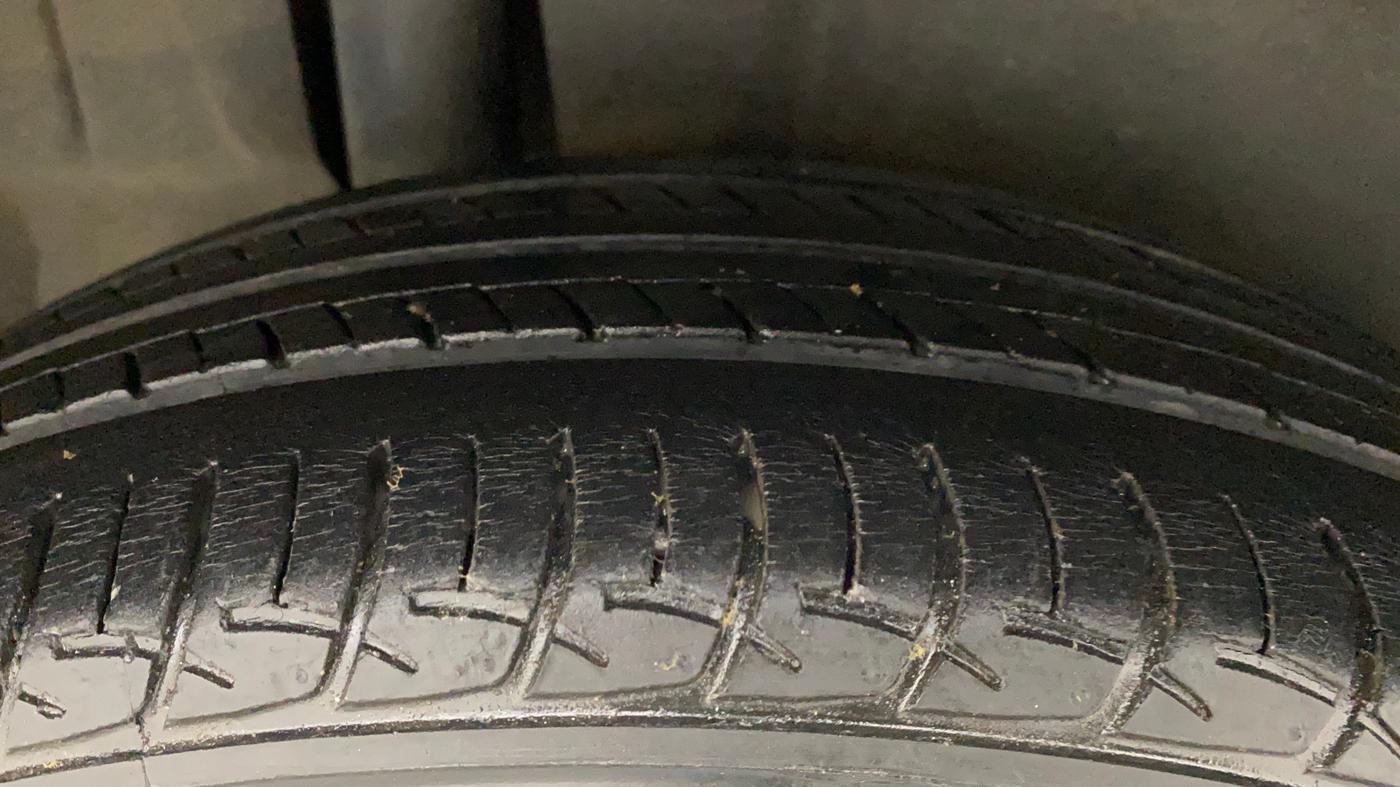 2014 Maruti Ertiga ZDI, Diesel, Manual, 70,327 km, Right Rear Tyre Tread