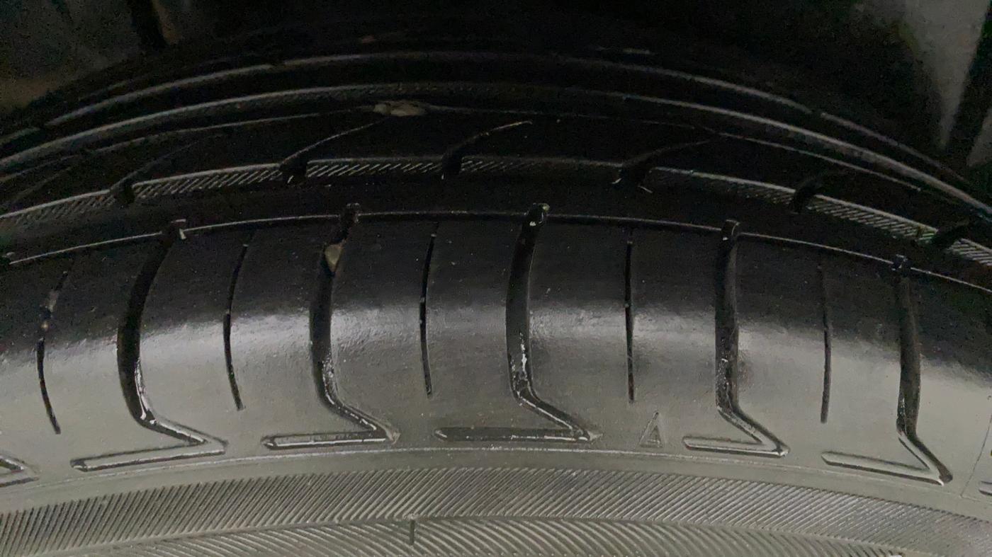 2017 Maruti Ertiga ZDI + SHVS, Diesel, Manual, 84,540 km, Left Rear Tyre Tread