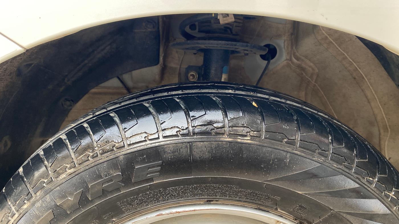 2023 Maruti Swift LXI, Petrol, Manual, 24,727 km, Left Front Tyre Tread