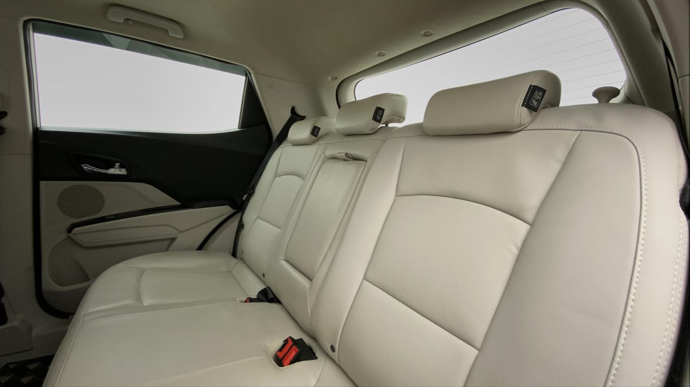 2021 Mahindra XUV300 1.2 W8 OPT, Petrol, Manual, 13,215 km, Right Side Rear Door Cabin