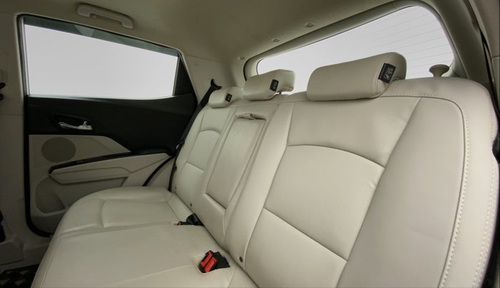2021 Mahindra XUV300 1.2 W8 OPT, Petrol, Manual, 13,215 km, Right Side Rear Door Cabin