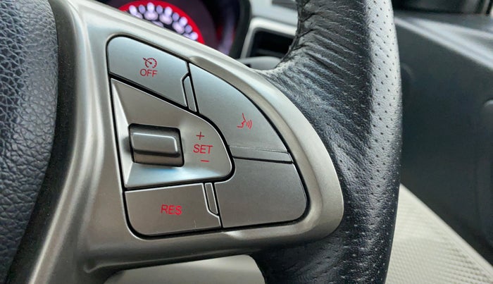 2021 Mahindra XUV300 1.2 W8 OPT, Petrol, Manual, 13,215 km, Adaptive Cruise Control