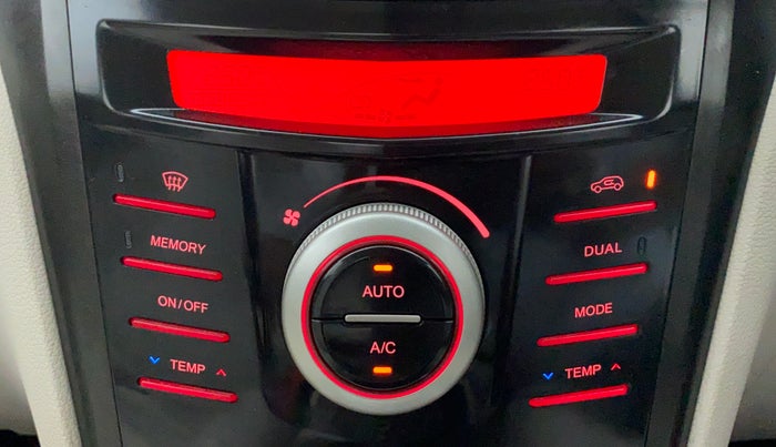 2021 Mahindra XUV300 1.2 W8 OPT, Petrol, Manual, 13,215 km, Automatic Climate Control