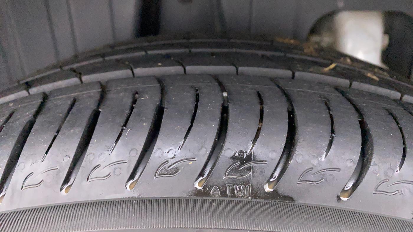 2021 Mahindra XUV300 1.2 W8 OPT, Petrol, Manual, 13,215 km, Right Rear Tyre Tread