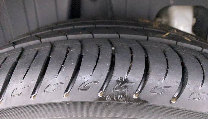 2021 Mahindra XUV300 1.2 W8 OPT, Petrol, Manual, 13,215 km, Right Rear Tyre Tread