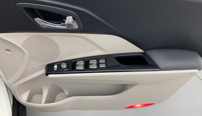 2021 Mahindra XUV300 1.2 W8 OPT, Petrol, Manual, 13,215 km, Driver Side Door Panels Control