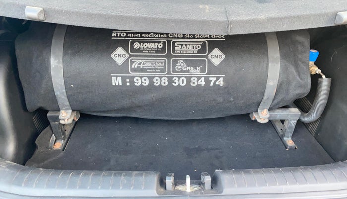 2024 Hyundai VENUE SX 1.2 PETROL, CNG, Manual, 31,232 km, Boot Inside