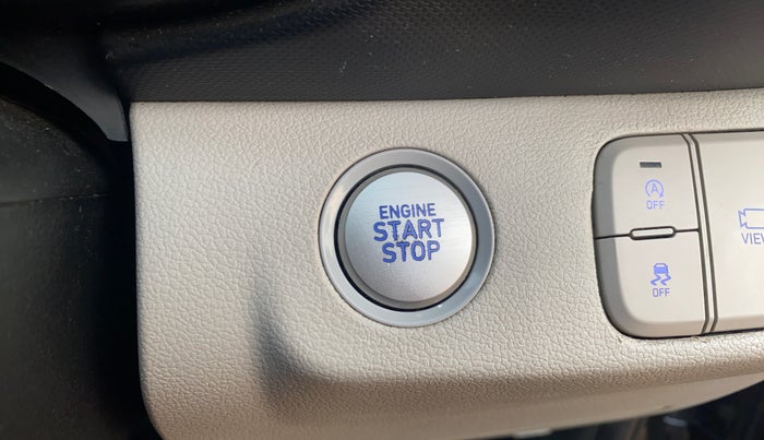 2024 Hyundai VENUE SX 1.2 PETROL, CNG, Manual, 31,232 km, Keyless Start/ Stop Button