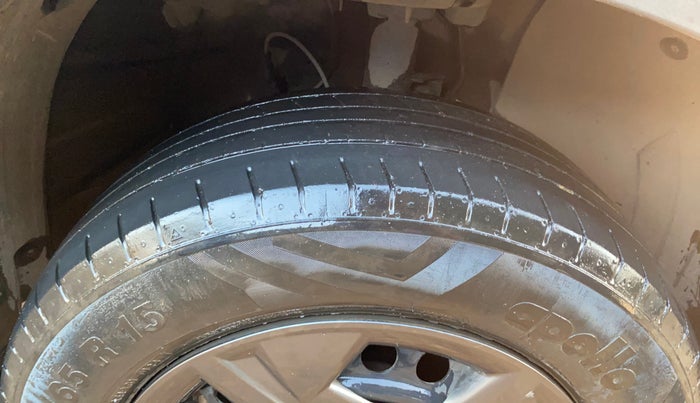 2024 Hyundai VENUE SX 1.2 PETROL, CNG, Manual, 31,232 km, Right Front Tyre Tread