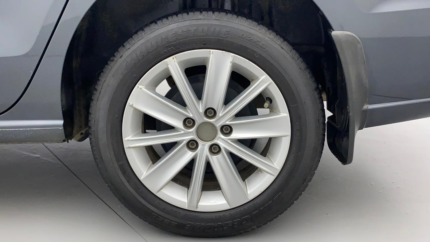 2015 Volkswagen Vento HIGHLINE 1.6 MPI, Petrol, Manual, 76,528 km, Left Rear Wheel