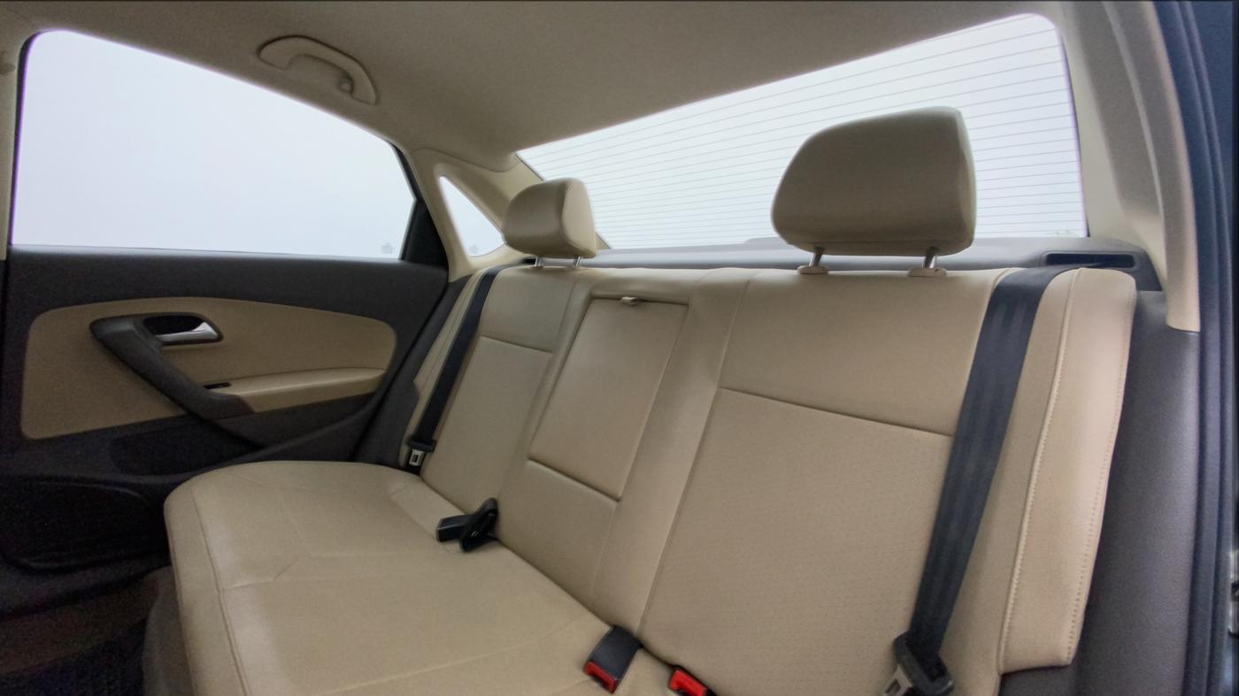2015 Volkswagen Vento HIGHLINE 1.6 MPI, Petrol, Manual, 76,528 km, Right Side Rear Door Cabin