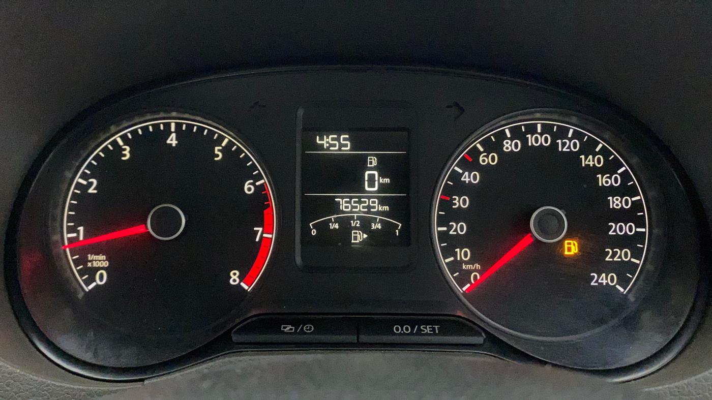 2015 Volkswagen Vento HIGHLINE 1.6 MPI, Petrol, Manual, 76,528 km, Odometer Image
