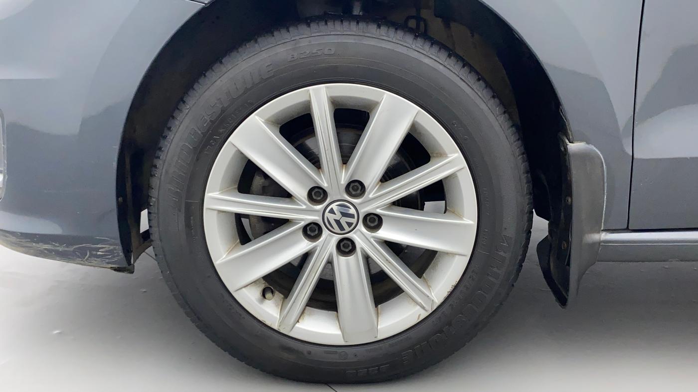 2015 Volkswagen Vento HIGHLINE 1.6 MPI, Petrol, Manual, 76,528 km, Left Front Wheel