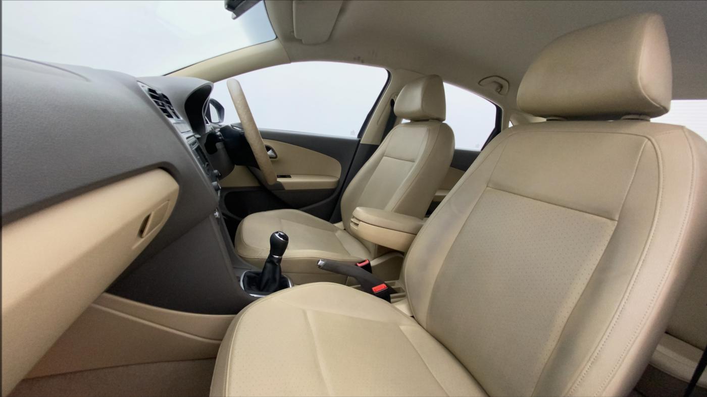 2015 Volkswagen Vento HIGHLINE 1.6 MPI, Petrol, Manual, 76,528 km, Right Side Front Door Cabin