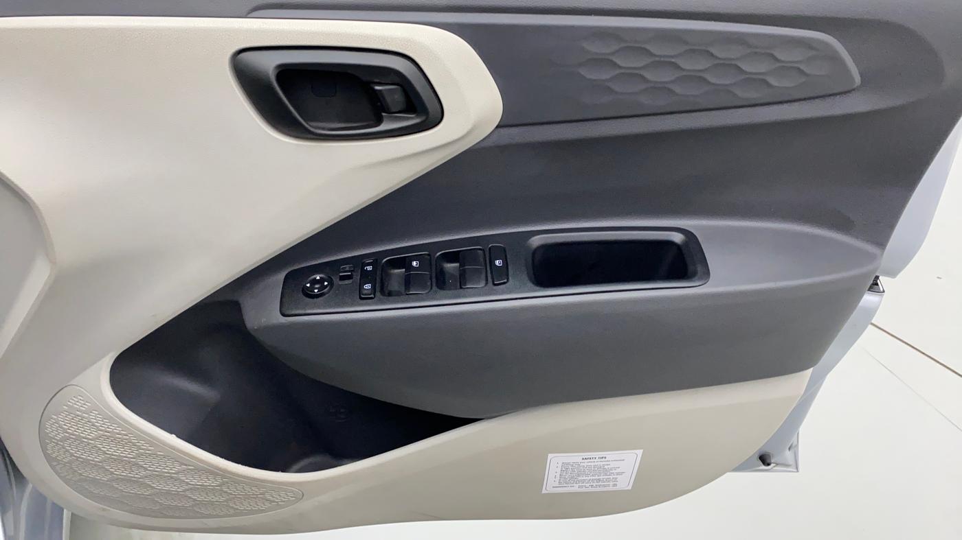 2022 Hyundai AURA S CNG, CNG, Manual, 12,798 km, Driver Side Door Panels Control