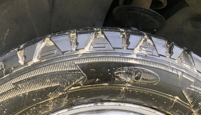 2013 Renault Duster 85 PS RXE DIESEL, Diesel, Manual, 1,00,493 km, Left Front Tyre Tread