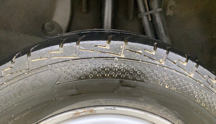 2013 Renault Duster 85 PS RXE DIESEL, Diesel, Manual, 1,00,493 km, Right Rear Tyre Tread