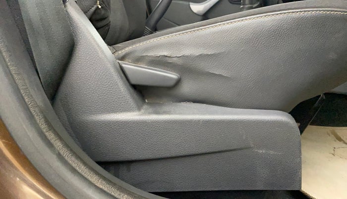 2013 Renault Duster 85 PS RXE DIESEL, Diesel, Manual, 1,00,493 km, Driver Side Adjustment Panel