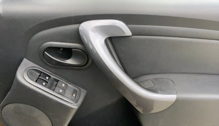 2013 Renault Duster 85 PS RXE DIESEL, Diesel, Manual, 1,00,493 km, Driver Side Door Panels Control