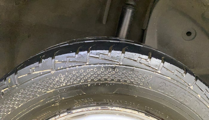 2013 Renault Duster 85 PS RXE DIESEL, Diesel, Manual, 1,00,493 km, Left Rear Tyre Tread