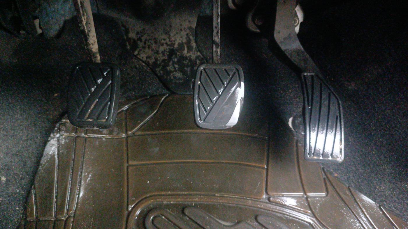 2014 Maruti Swift VXI, Petrol, Manual, 1,19,088 km, Pedals