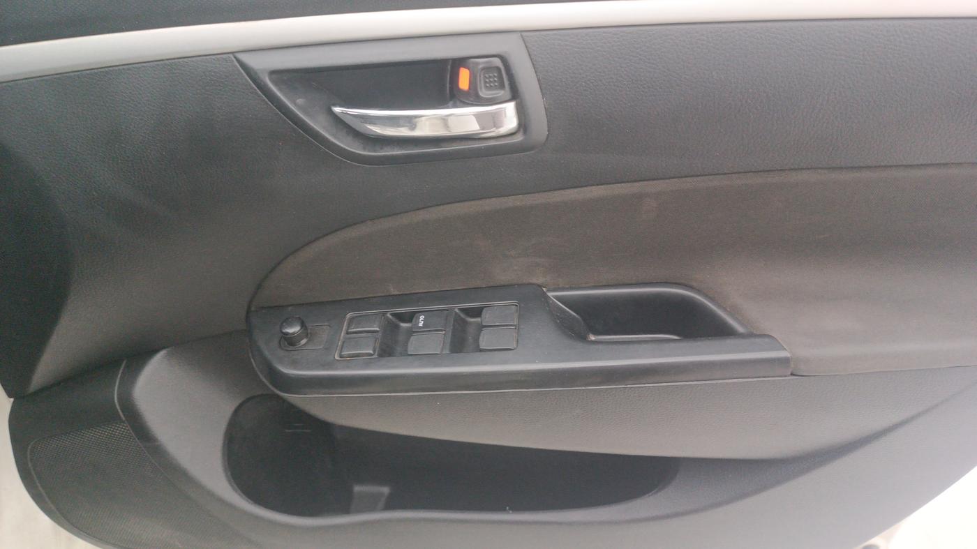 2014 Maruti Swift VXI, Petrol, Manual, 1,19,088 km, Driver Side Door Panels Control